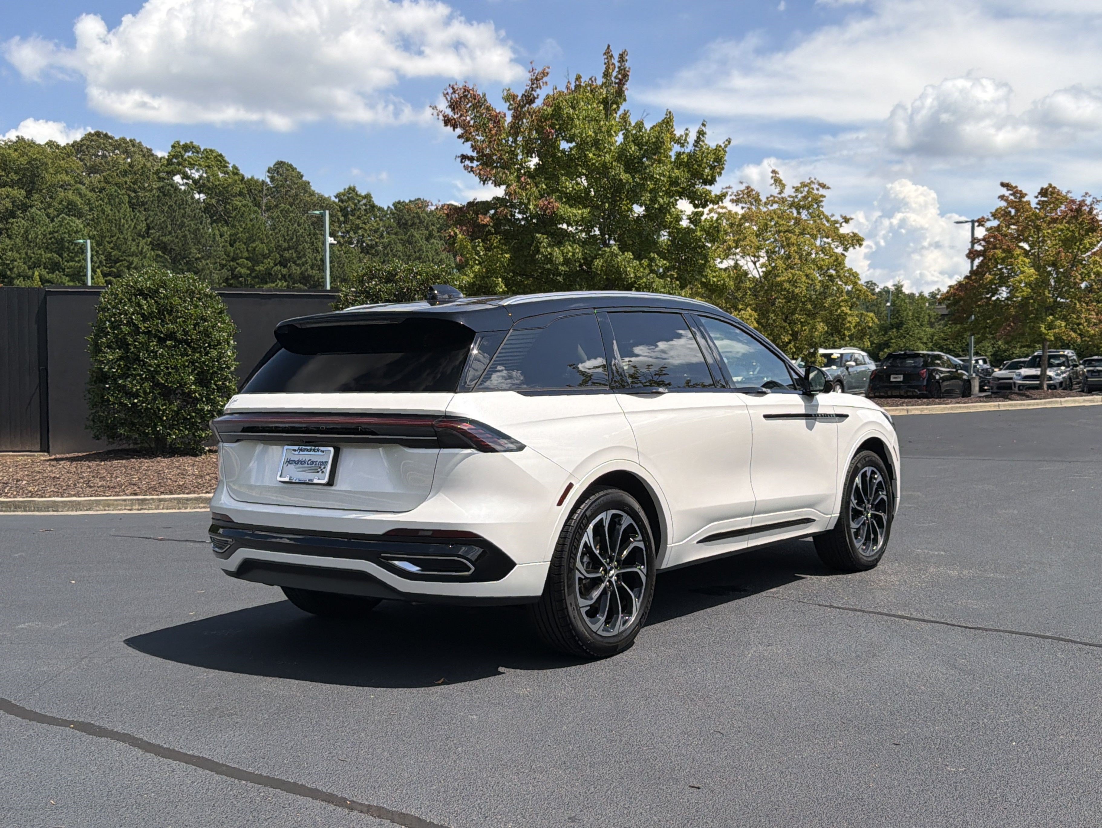 Used 2025 Lincoln Nautilus Reserve AWD/4WD image 3