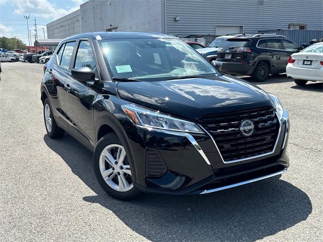 New 2025 Nissan Kicks Play S image 2