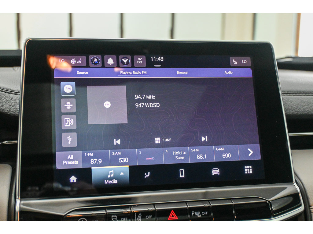 Used 2025 Jeep Compass Limited w/ Sun & Sound Group AWD/4WD image 44