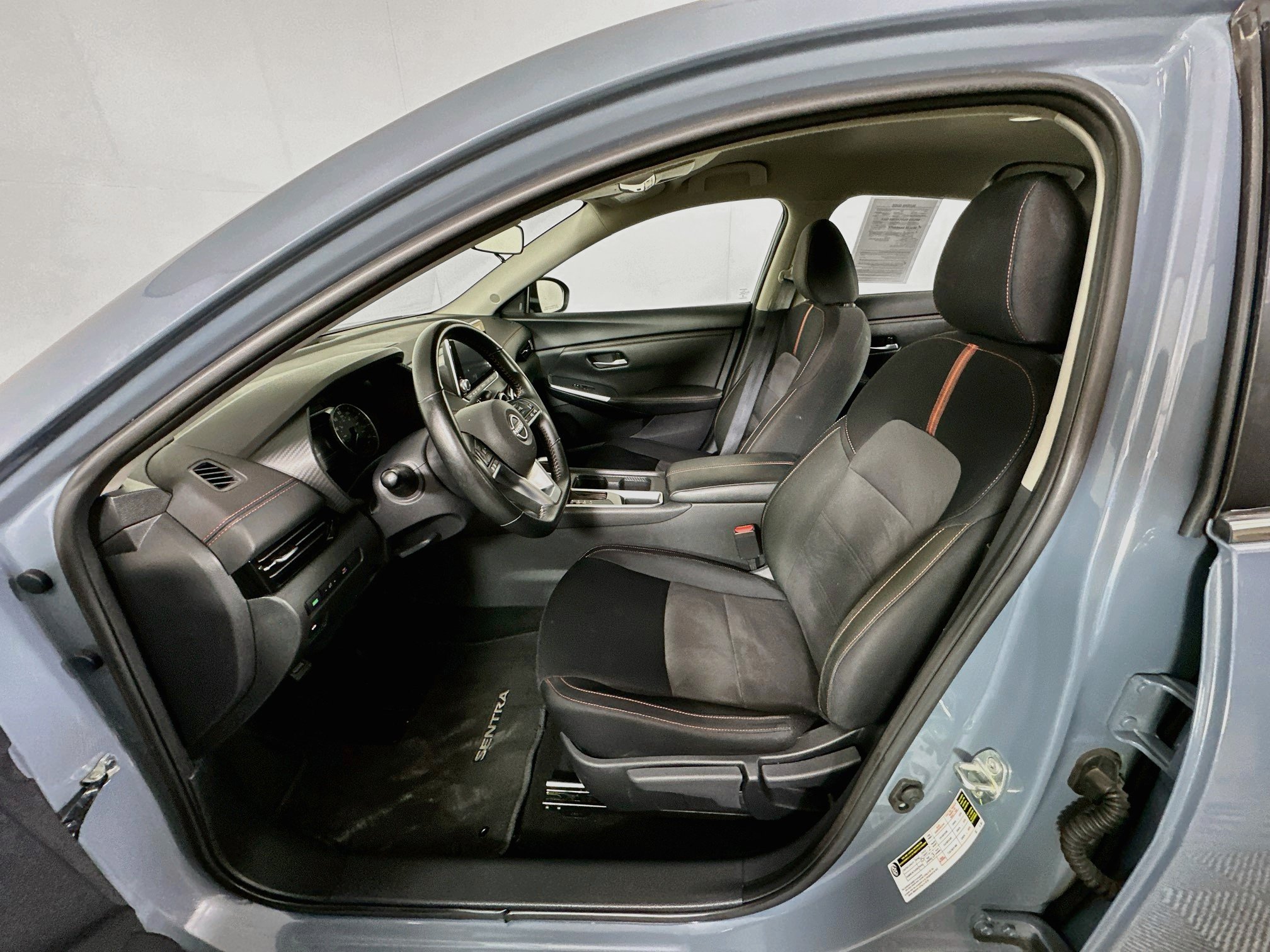 Used 2025 Nissan Sentra SR FWD image 13