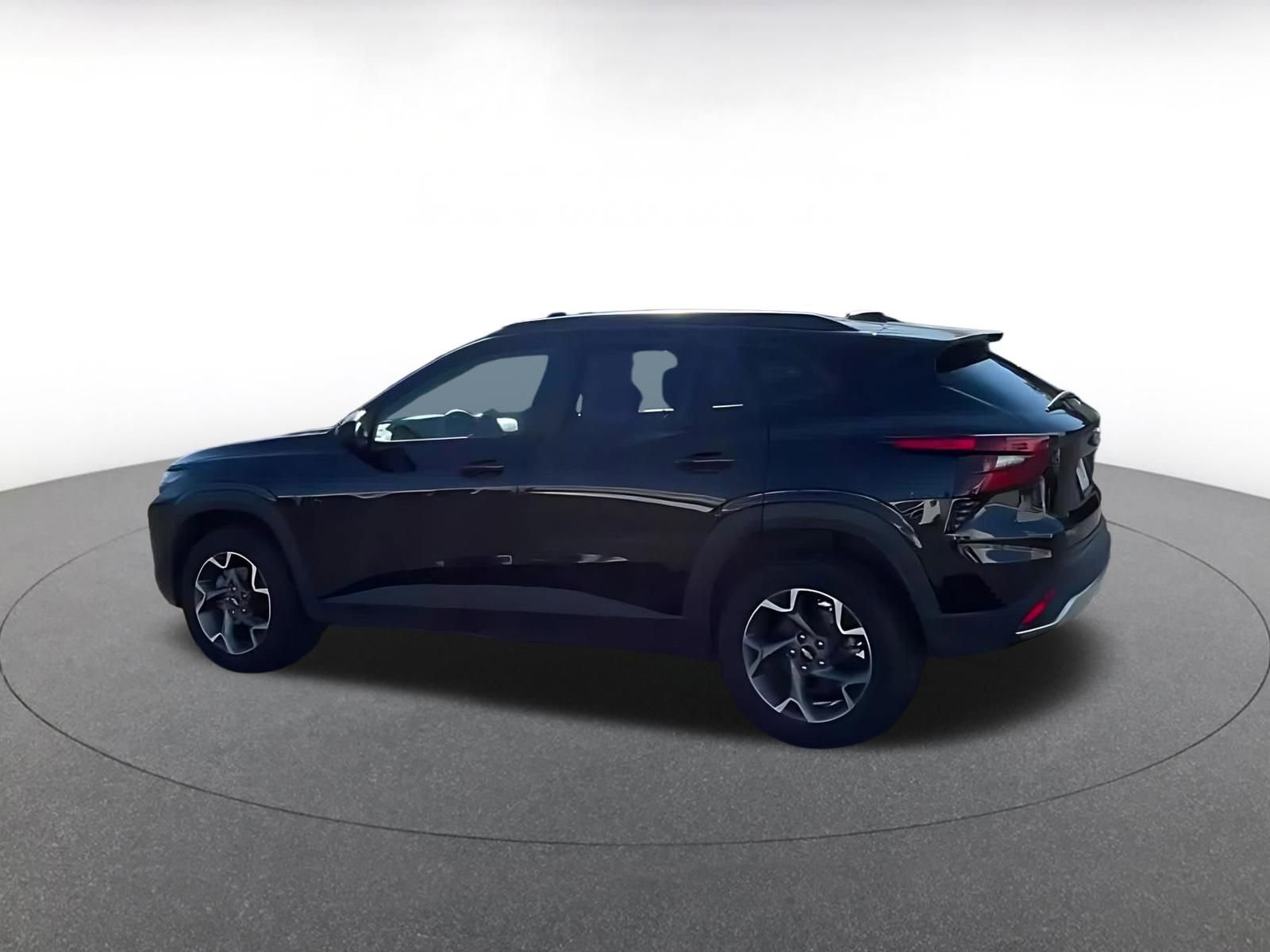 Used 2025 Chevrolet Trax LT FWD image 9