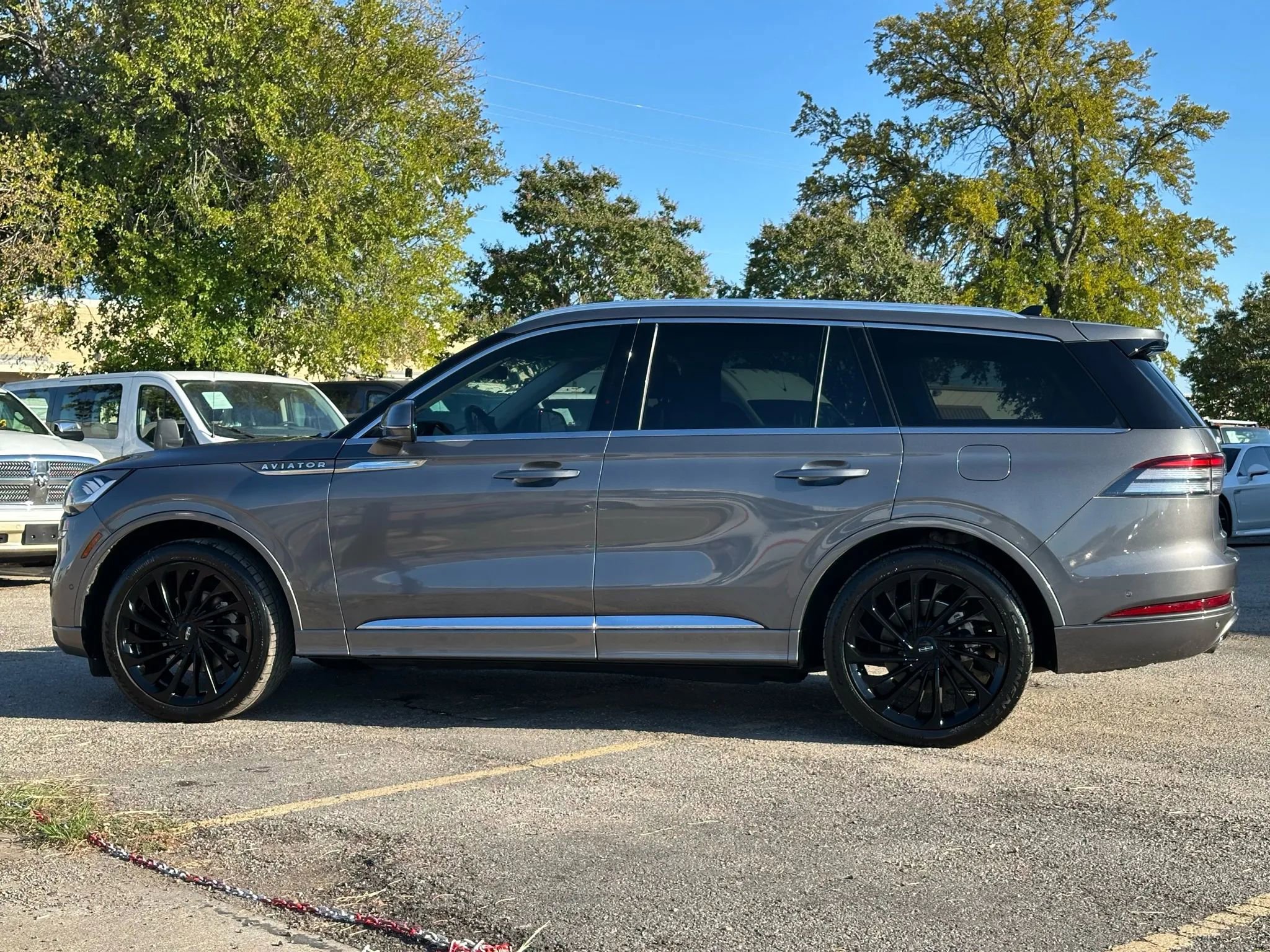 Used 2021 Lincoln Aviator Reserve w/ Equipment Group 208A image 3