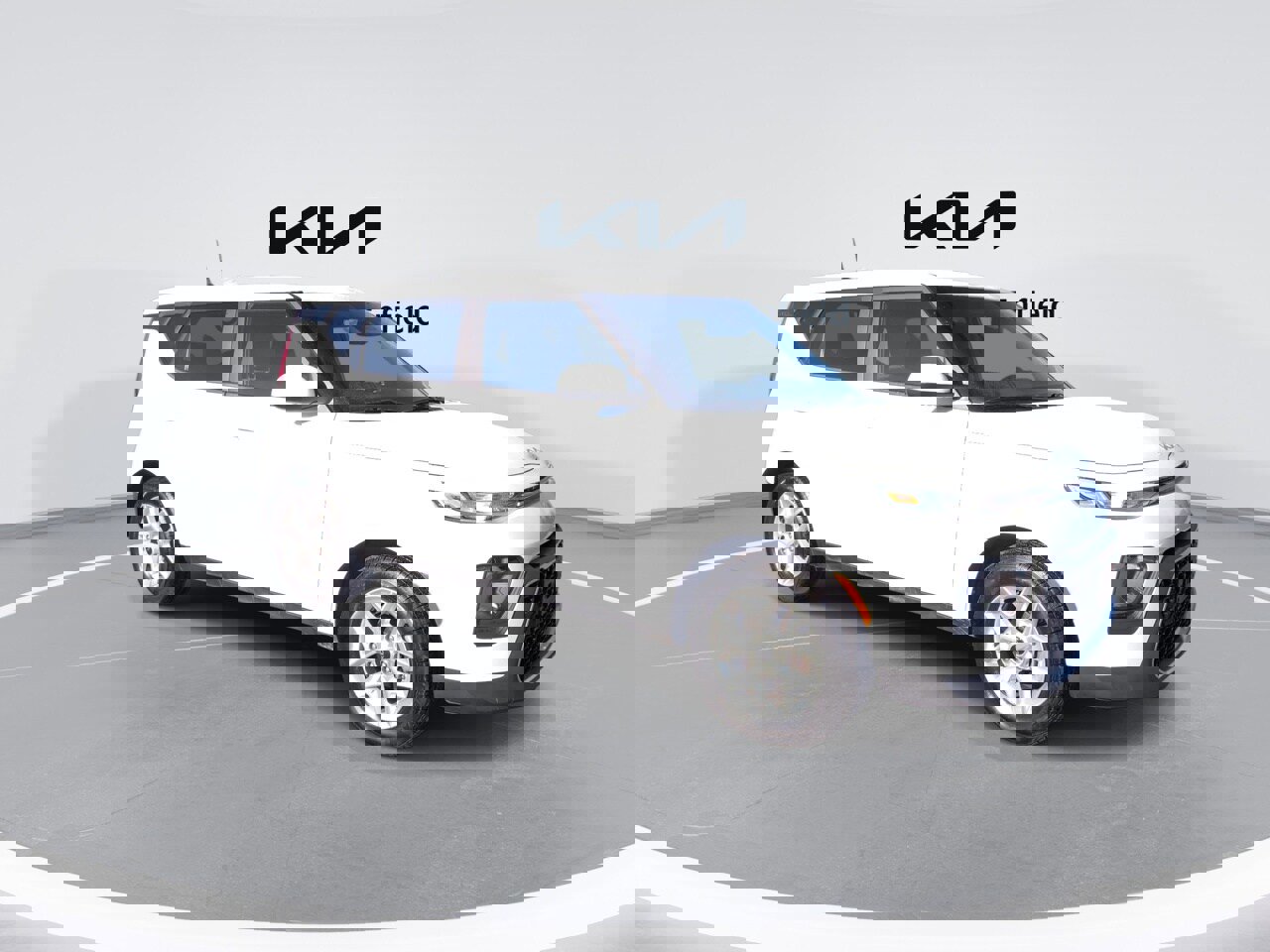 Certified 2022 Kia Soul LX w/ Technology Package image 2