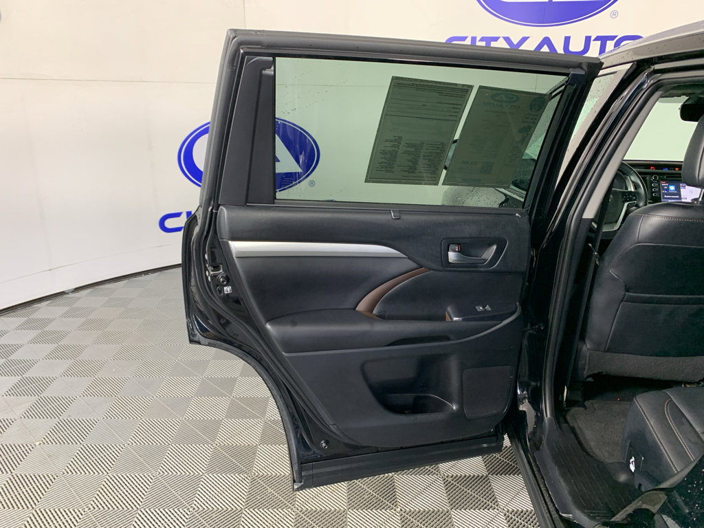Used 2019 Toyota Highlander XLE image 31