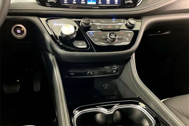 New 2026 Chrysler Pacifica Limited image 7