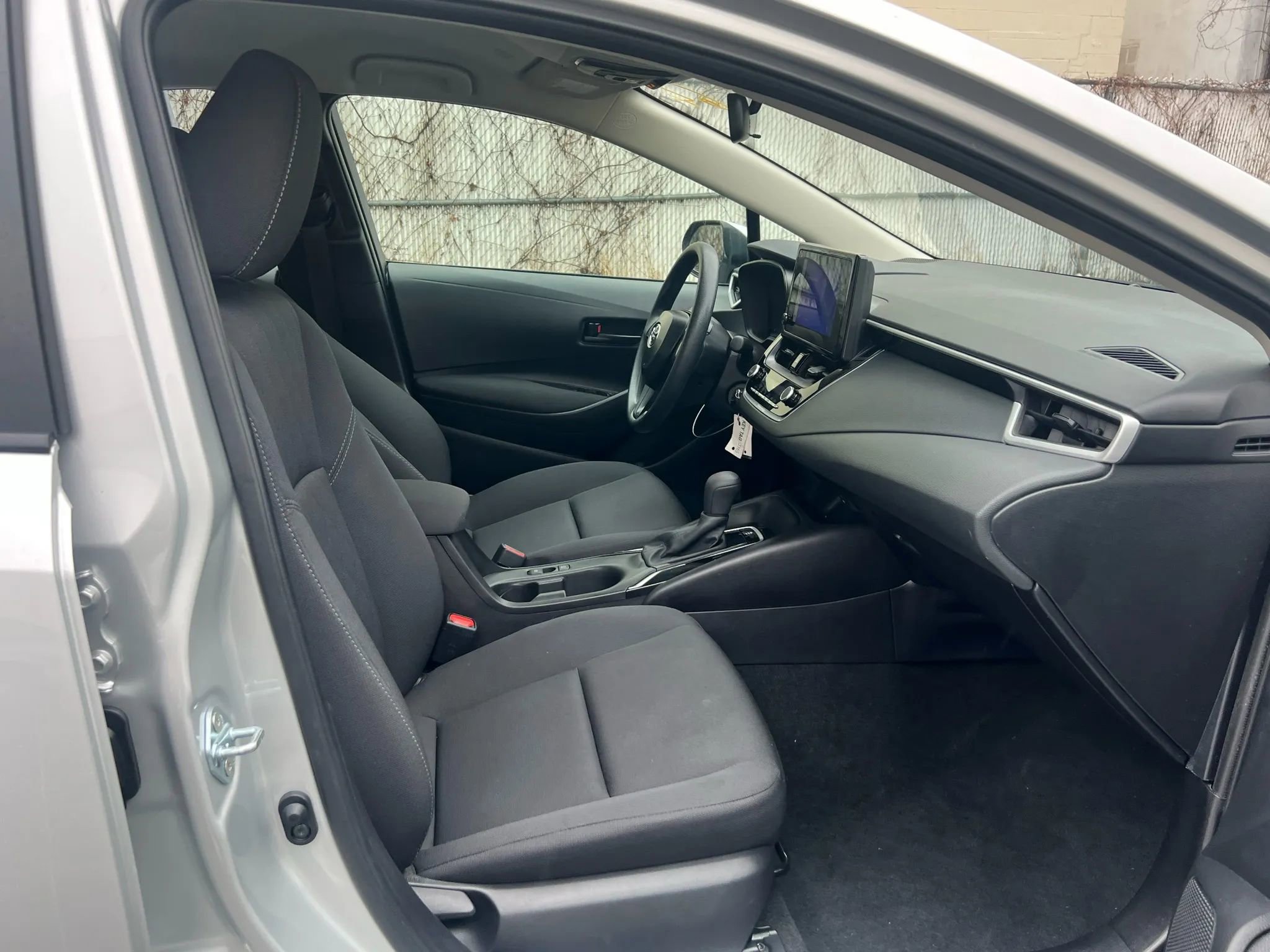 Used 2025 Toyota Corolla LE image 32