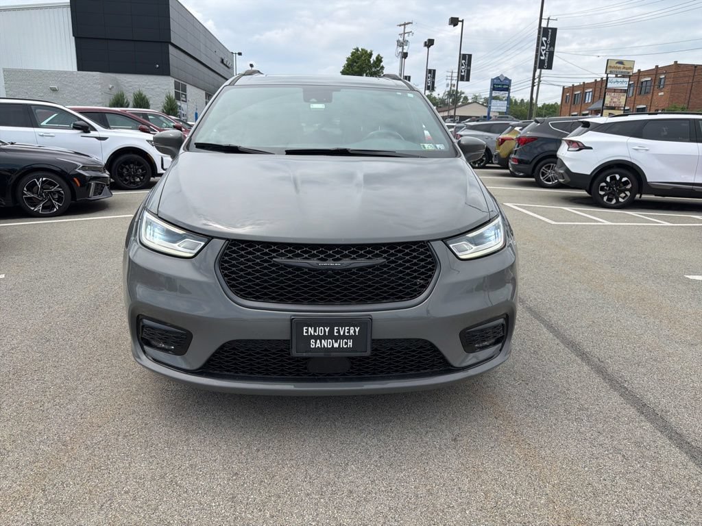 Used 2021 Chrysler Pacifica Limited w/ S Appearance Package AWD/4WD image 2