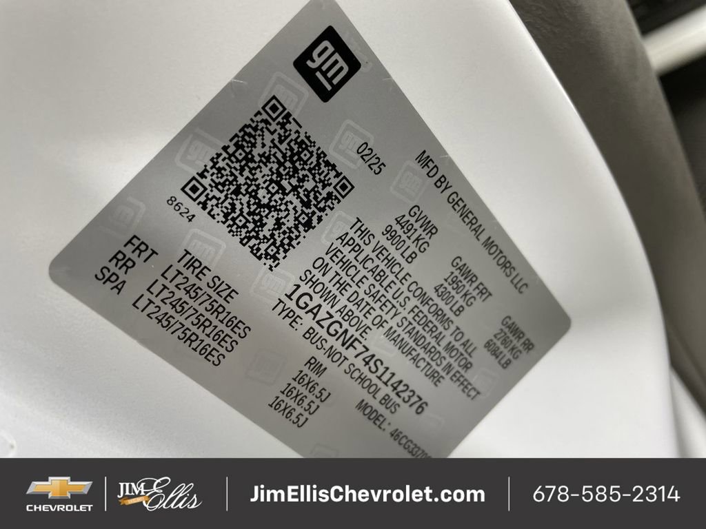 Used 2025 Chevrolet Express 3500 LS image 31