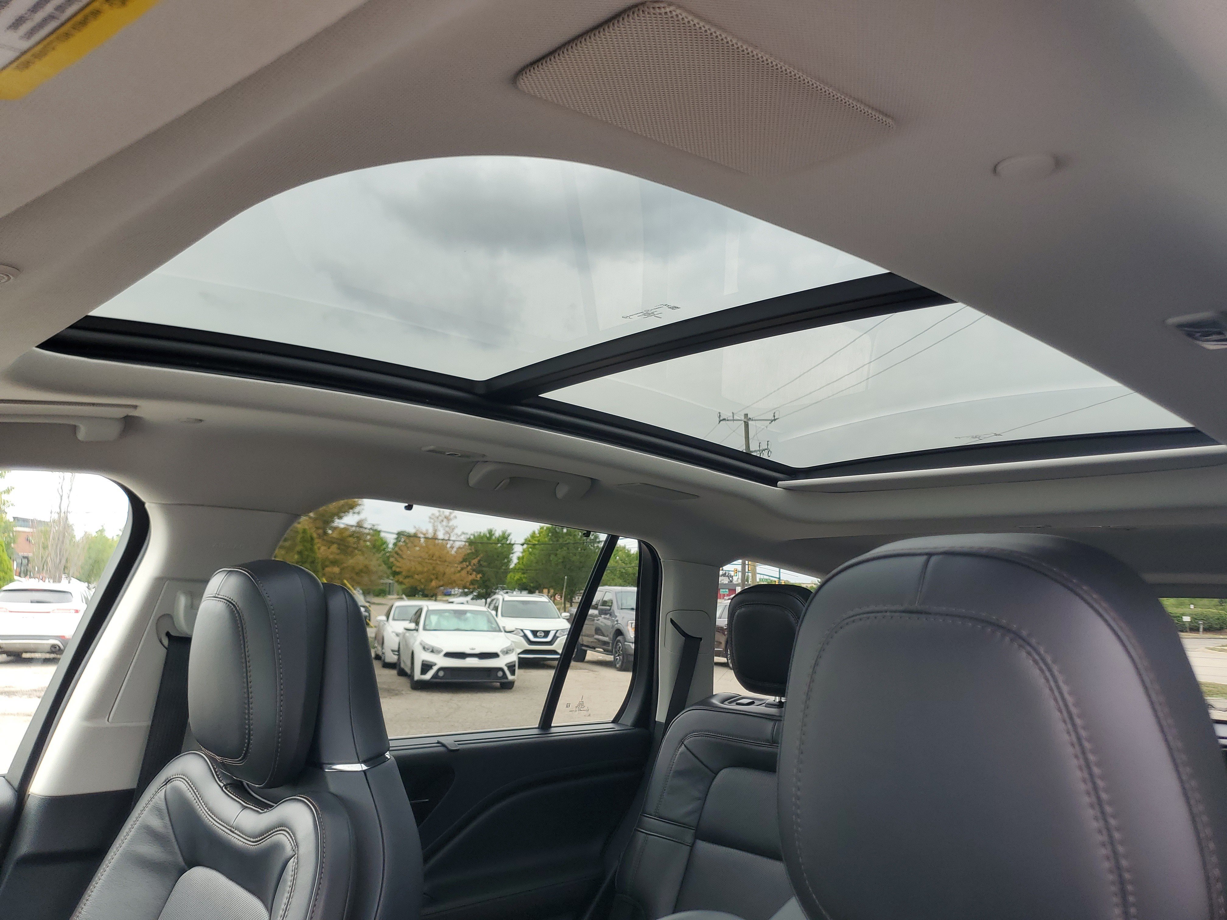 Used 2025 Lincoln Aviator Reserve w/ Equipment Group 201A AWD/4WD image 11