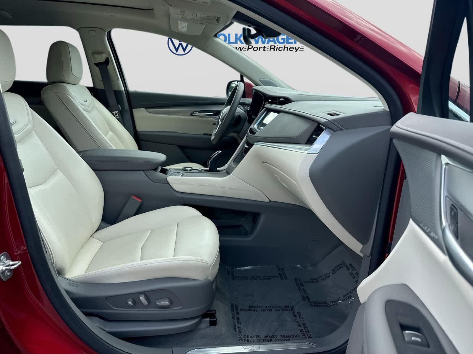 Used 2025 Cadillac XT5 Premium Luxury w/ LPO, Floor Liner Package AWD/4WD image 27