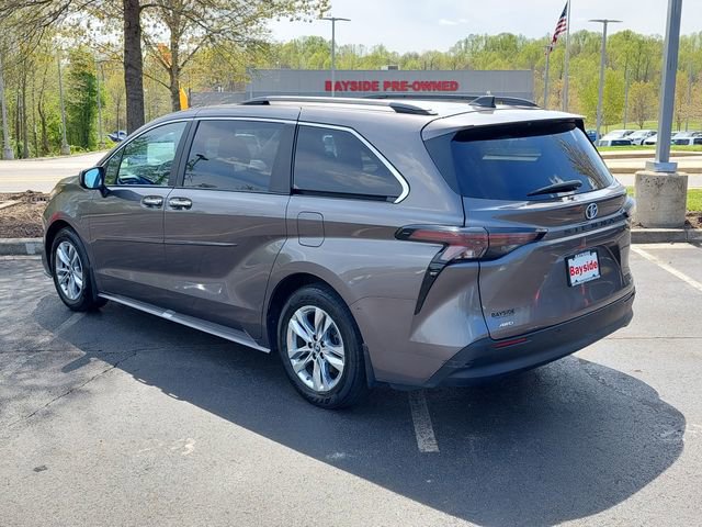 Used 2024 Toyota Sienna XLE w/ XLE Plus Package image 7