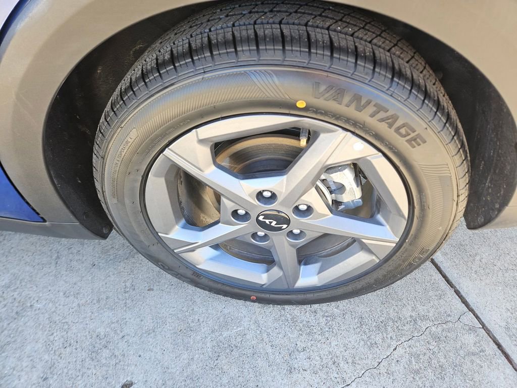 Used 2025 Kia K4 LXS image 25