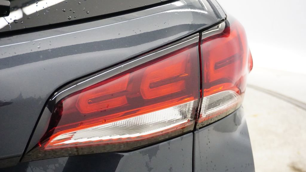 Used 2022 Chevrolet Equinox LT w/ Driver Convenience Package image 16