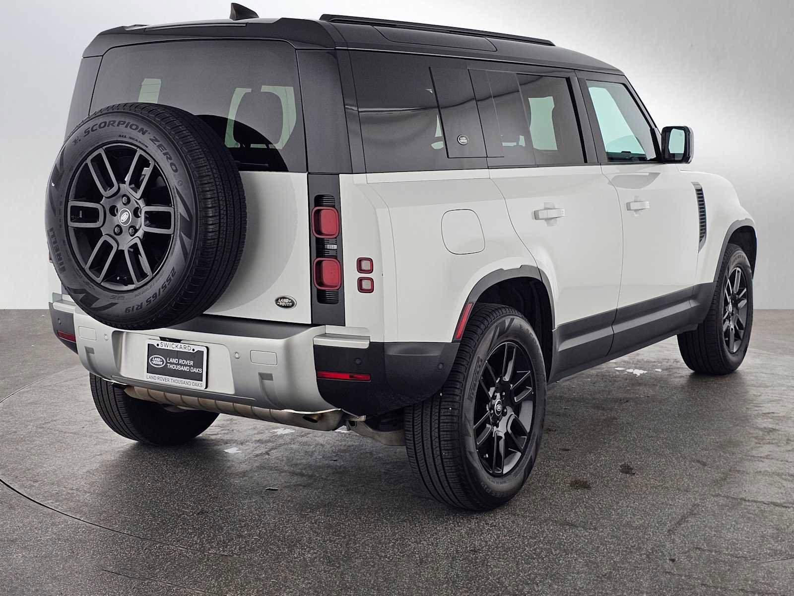 Used 2023 Land Rover Defender 110 S image 5