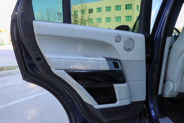 Used 2015 Land Rover Range Rover HSE image 18