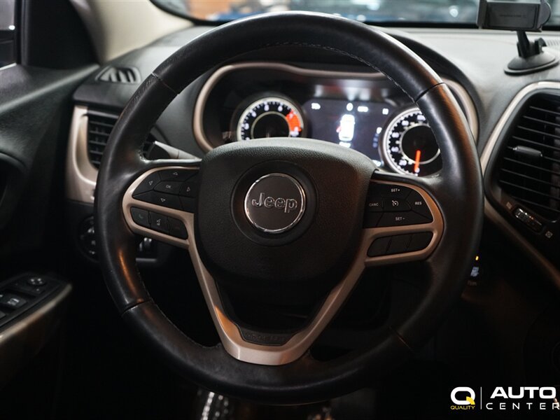 Used 2017 Jeep Cherokee Limited AWD/4WD image 14