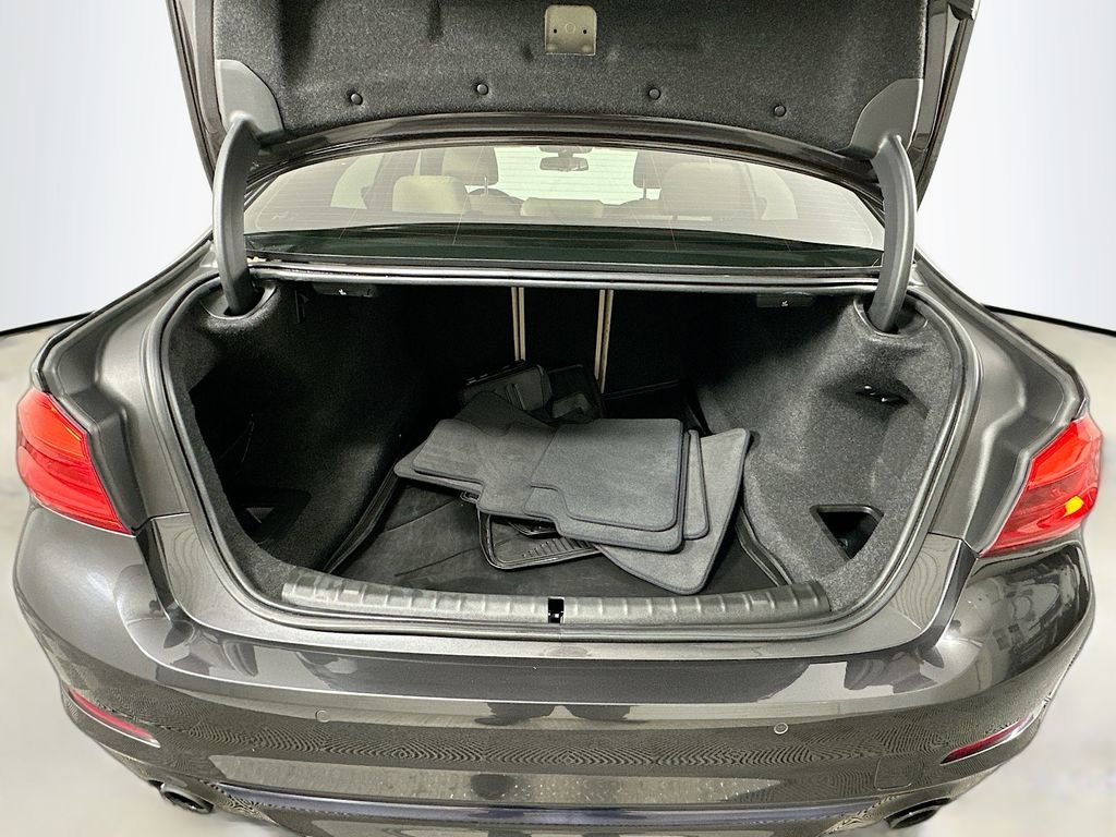 Used 2020 BMW 530i w/ Lighting Package image 27