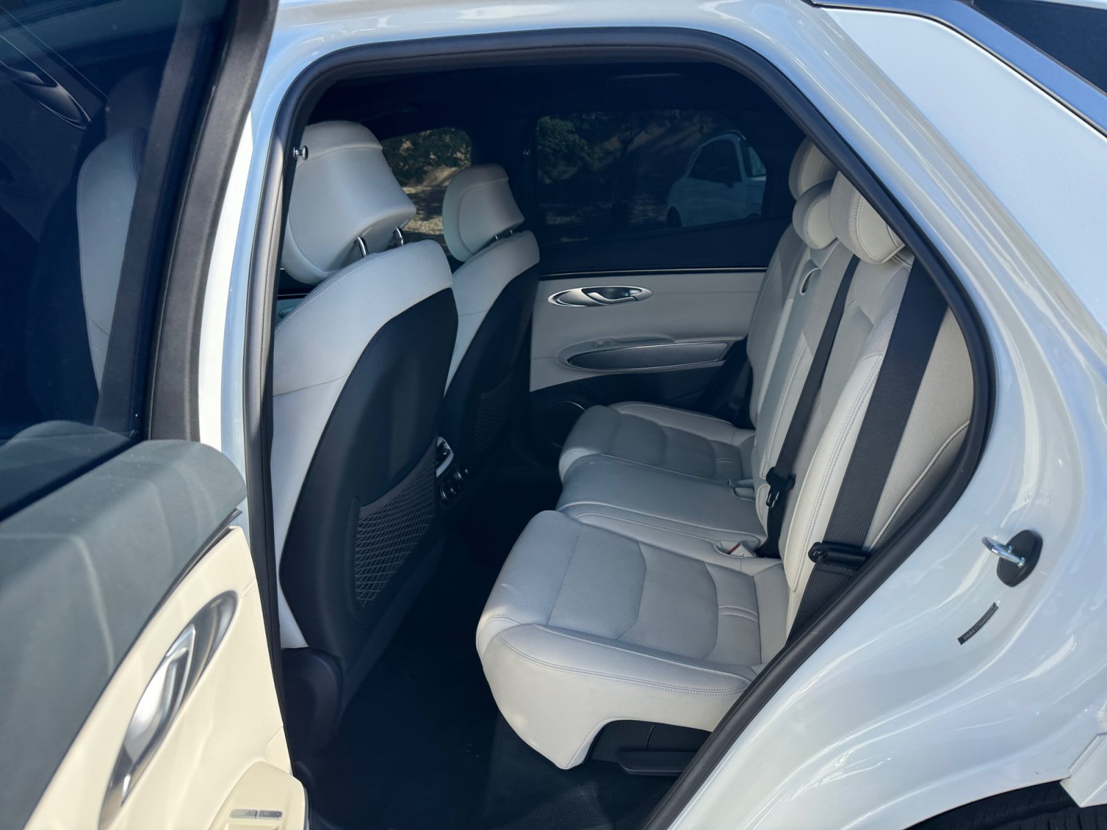 Used 2025 Genesis Electrified GV70 AWD/4WD image 17