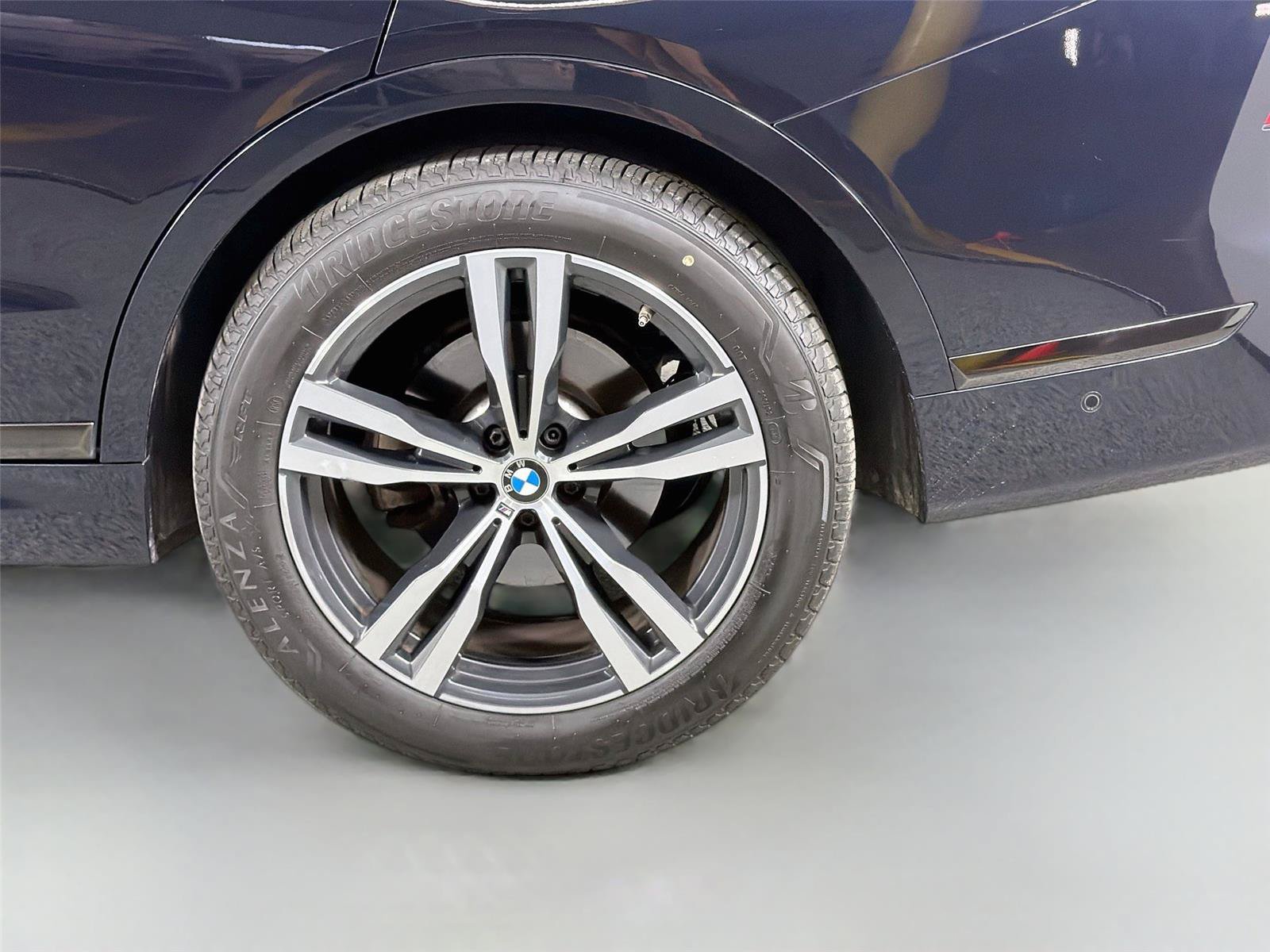 Used 2021 BMW X7 xDrive40i w/ M Sport Package AWD/4WD image 30