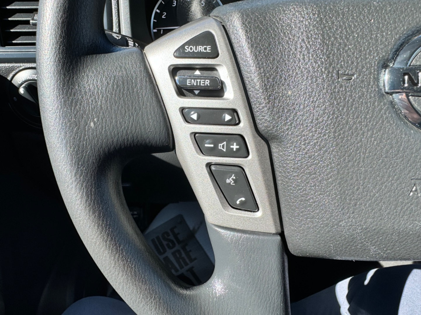Used 2022 Nissan Titan SV AWD/4WD image 12
