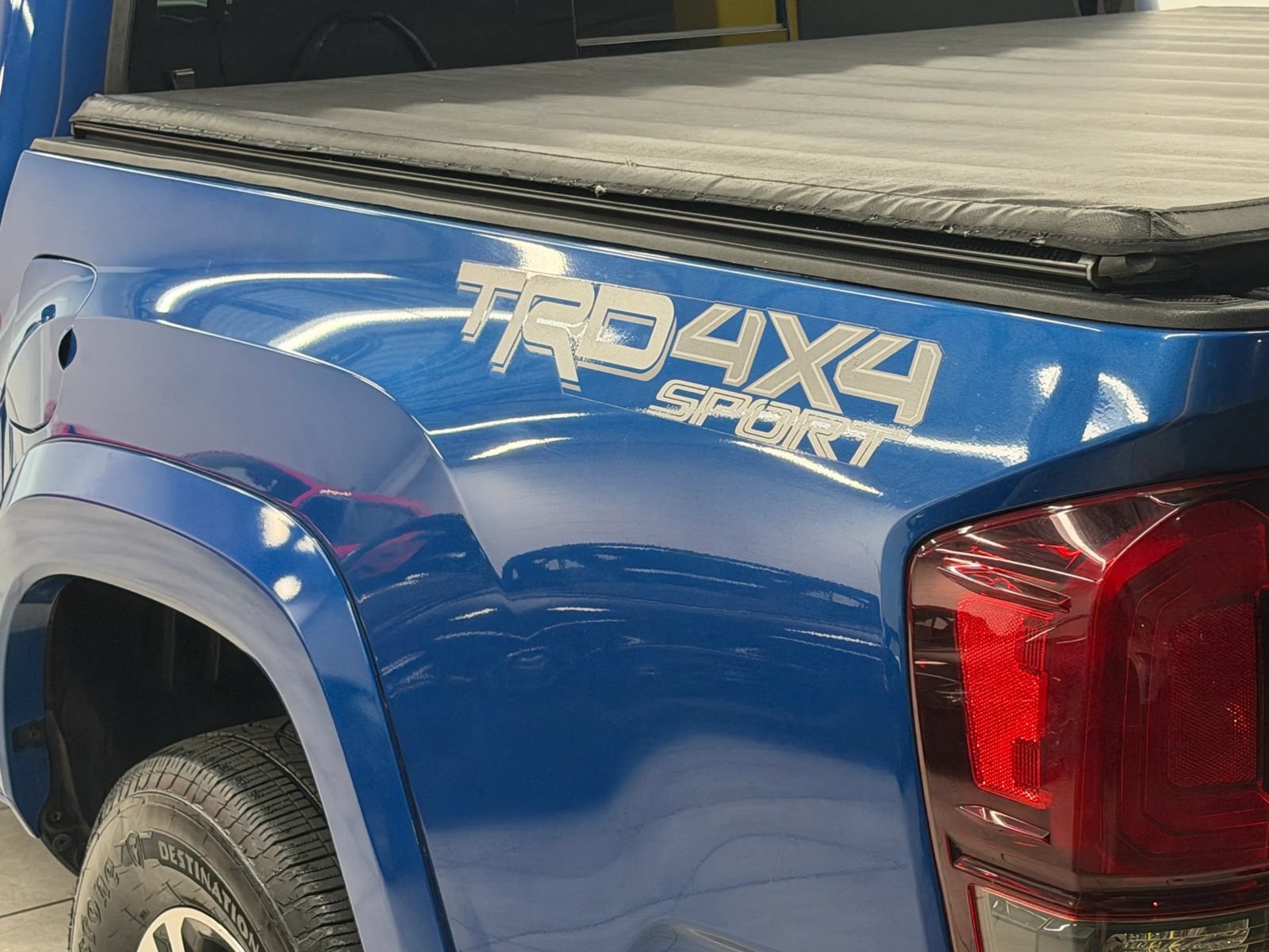 Used 2018 Toyota Tacoma TRD Sport w/ Technology Package AWD/4WD image 12