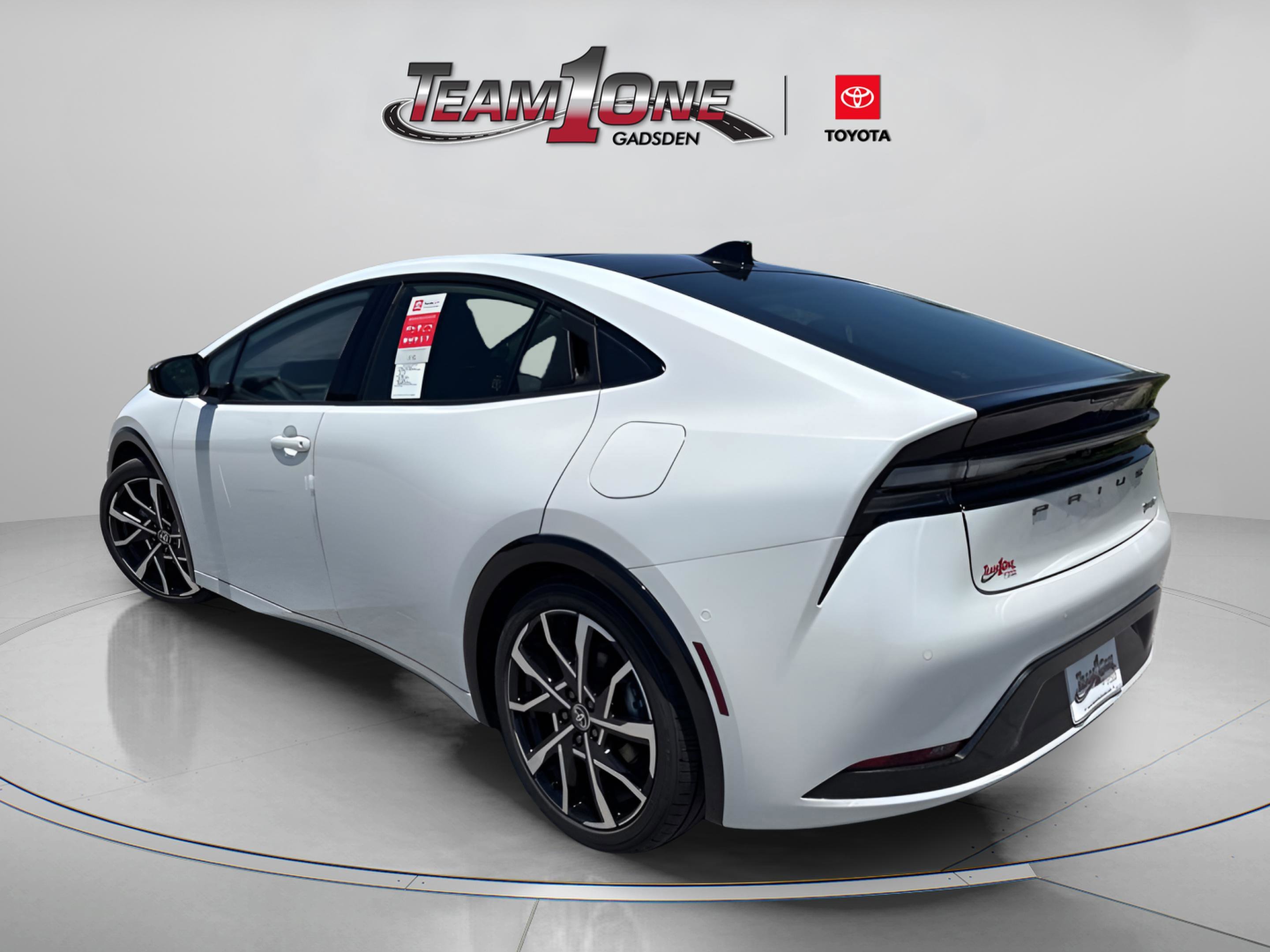 New 2026 Toyota Prius Plug-In Hybrid FWD image 4