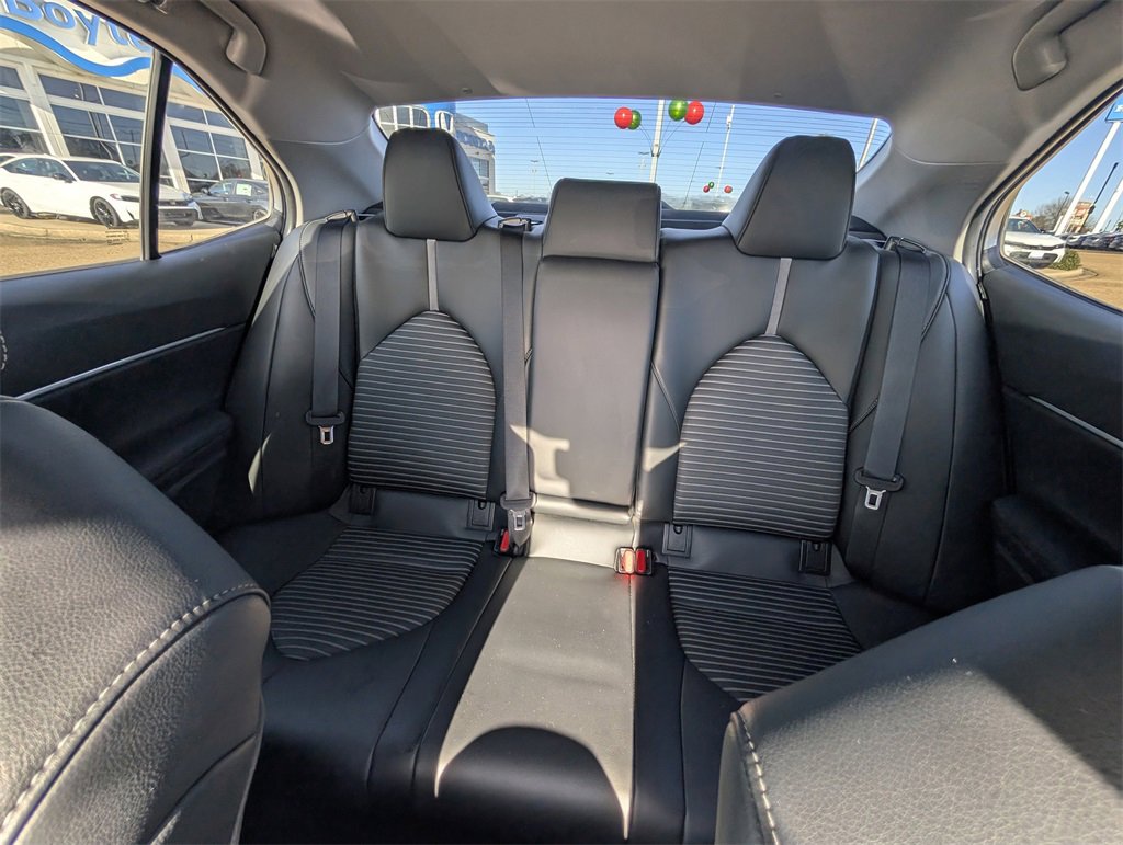 Used 2022 Toyota Camry SE image 12