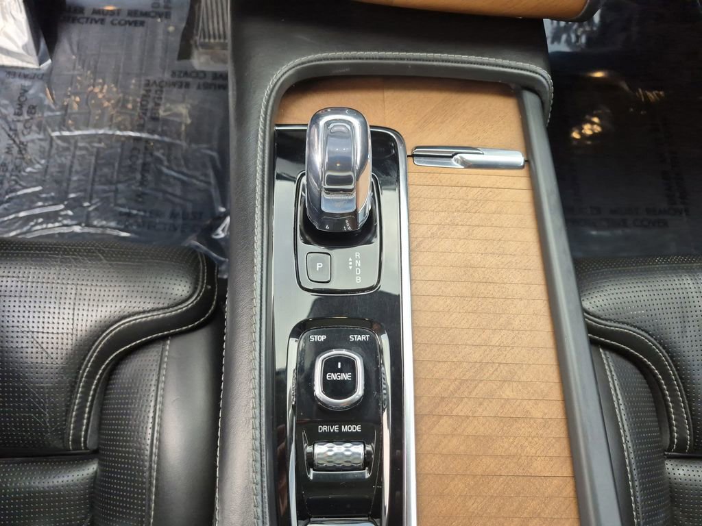 Used 2017 Volvo XC90 T8 Inscription w/ Vision Package image 8