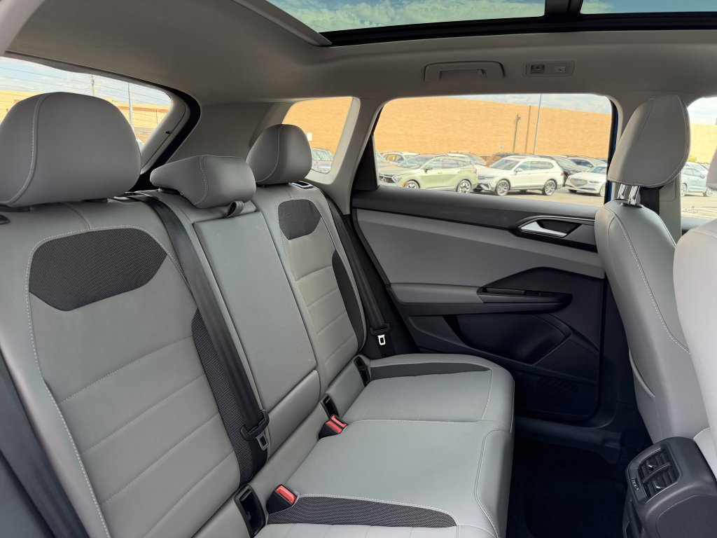 Used 2022 Volkswagen Taos SE w/ Panoramic Sunroof Package image 37