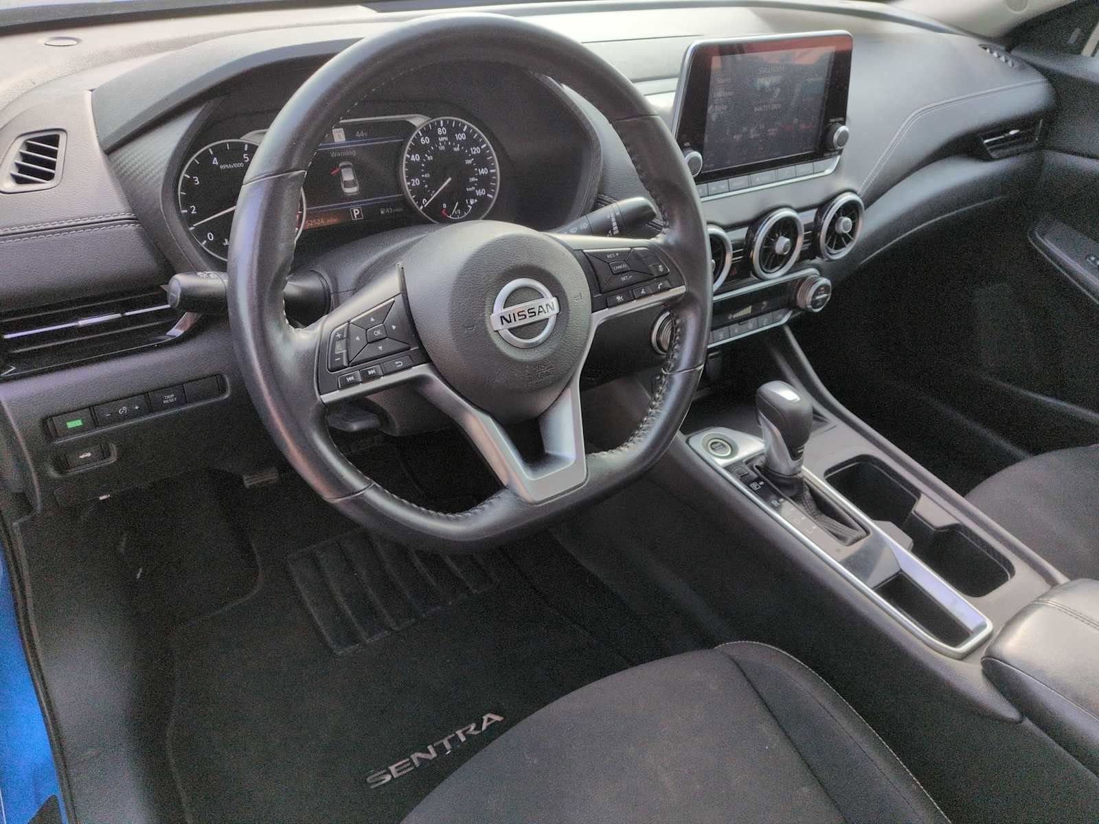 Used 2020 Nissan Sentra SV image 2