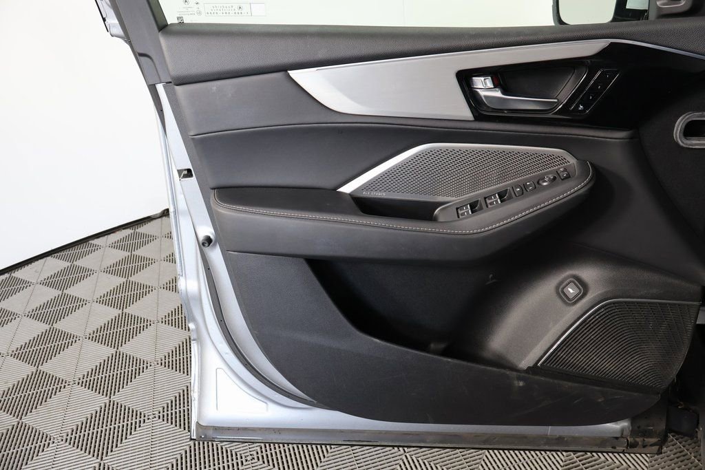 Used 2023 Acura MDX SH-AWD w/ Technology Package image 12