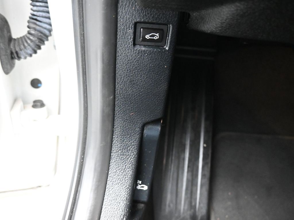 Used 2018 BMW 330e image 27