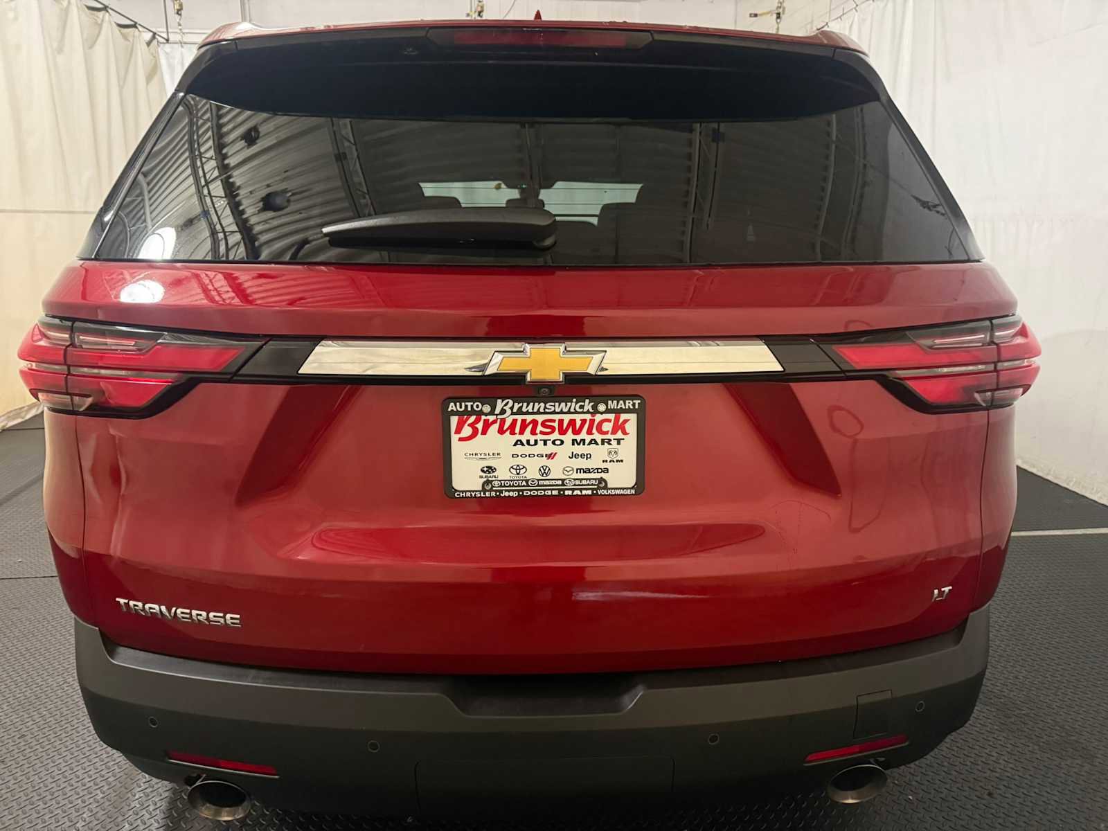 Used 2023 Chevrolet Traverse LT image 16