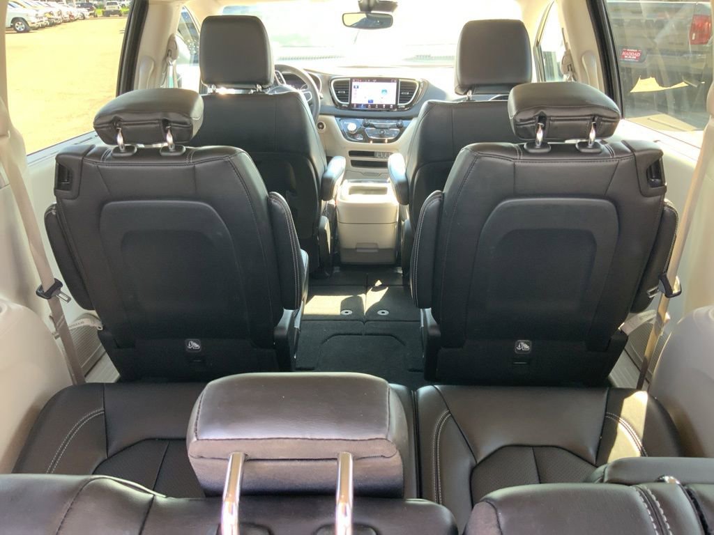 Certified 2024 Chrysler Pacifica Touring-L image 9