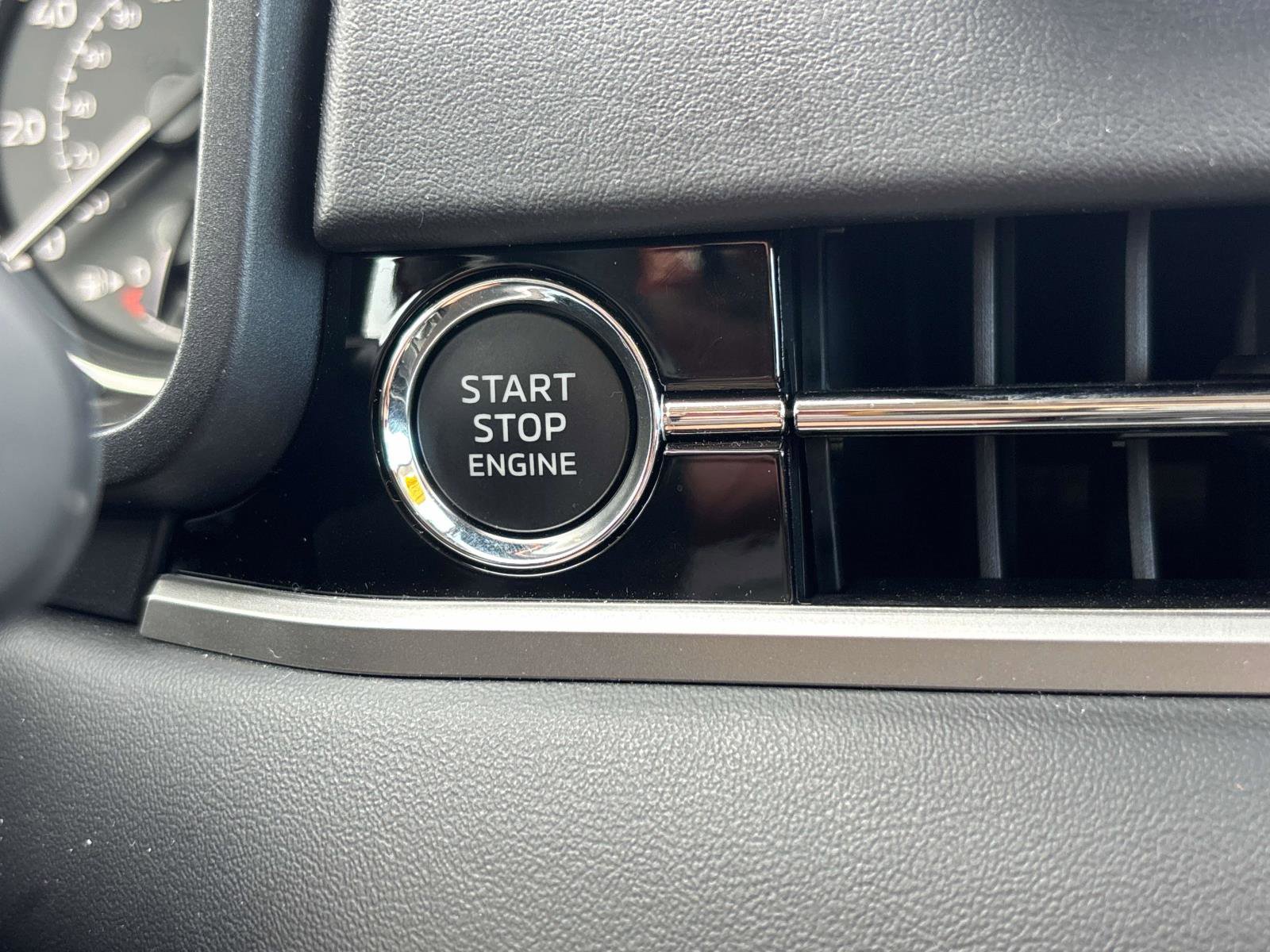 Used 2024 Mitsubishi Outlander SE image 30