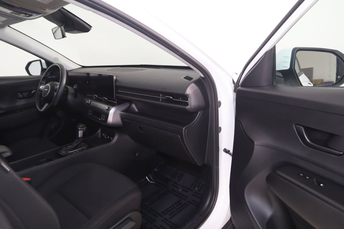 Used 2024 Hyundai Kona SEL FWD image 38