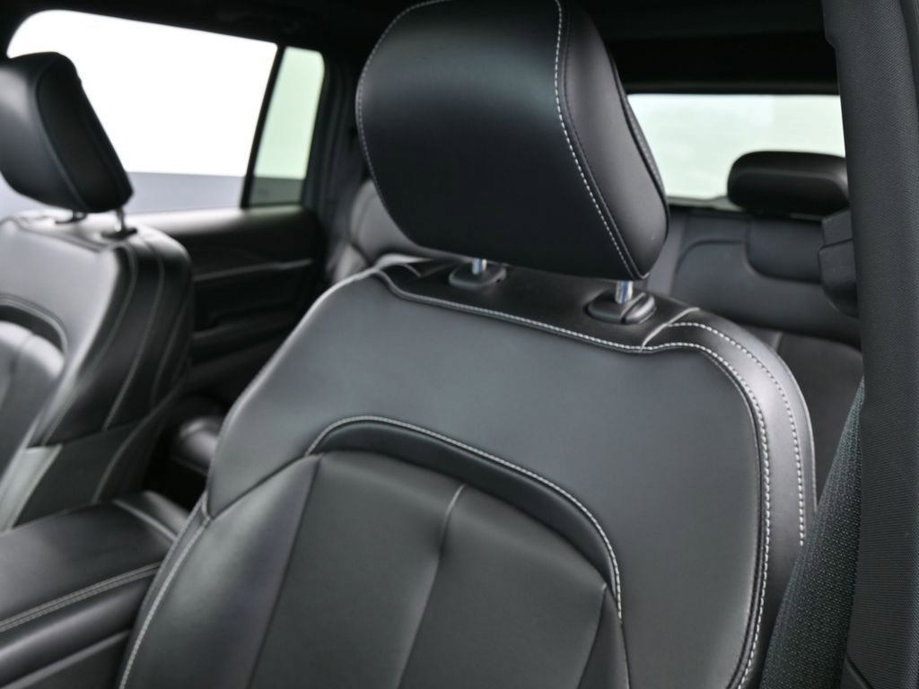 Used 2024 Jeep Grand Cherokee Limited RWD image 18