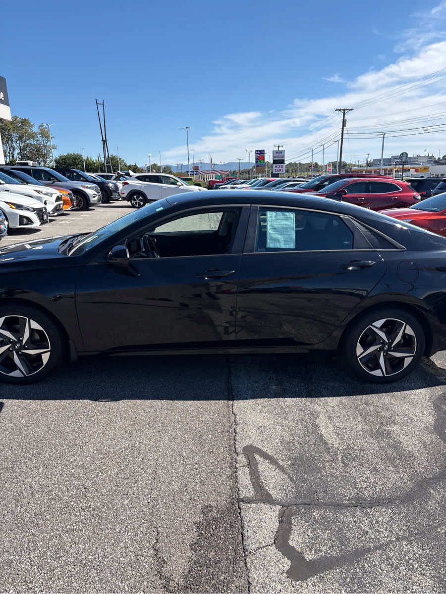 Used 2023 Hyundai Elantra SEL w/ Convenience Package FWD image 18