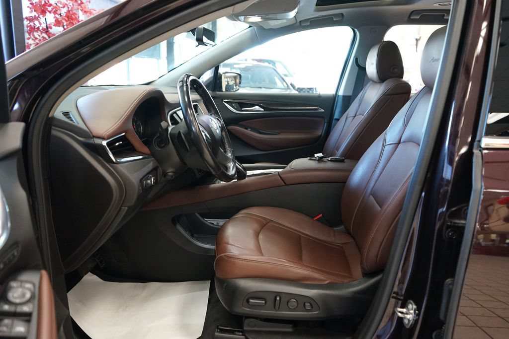 Used 2021 Buick Enclave Avenir w/ Avenir Technology Package AWD/4WD image 30