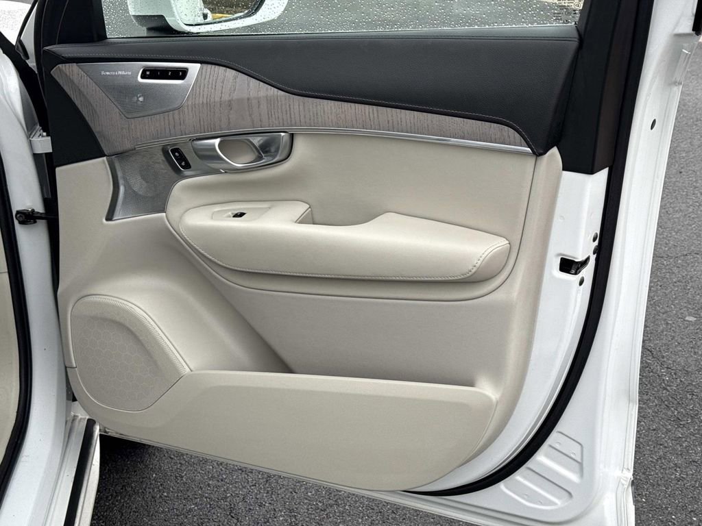 Used 2024 Volvo XC90 T8 Ultimate w/ Lounge Package image 8