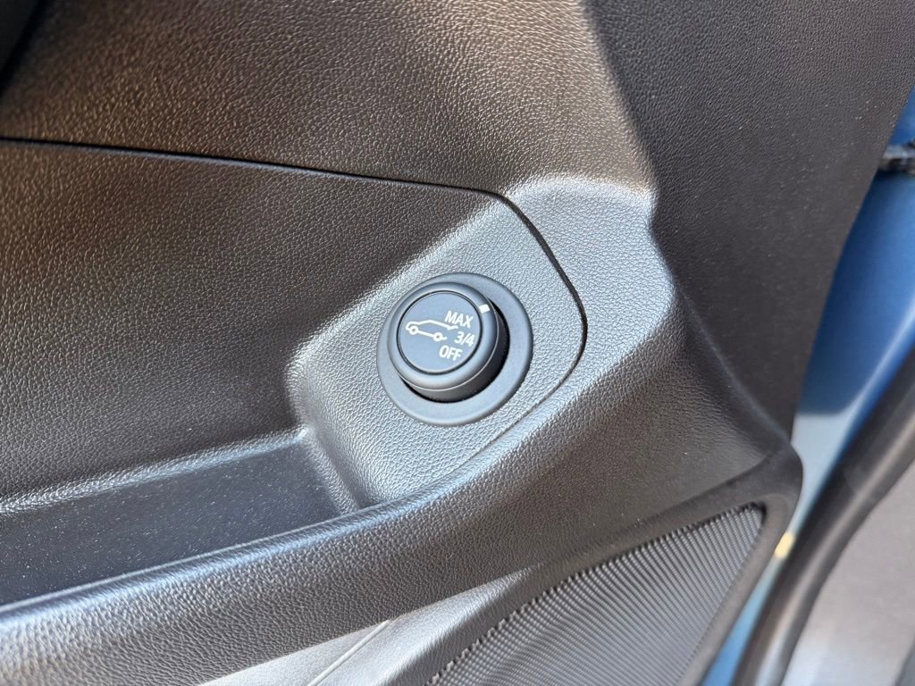 Used 2024 GMC Terrain SLT image 23