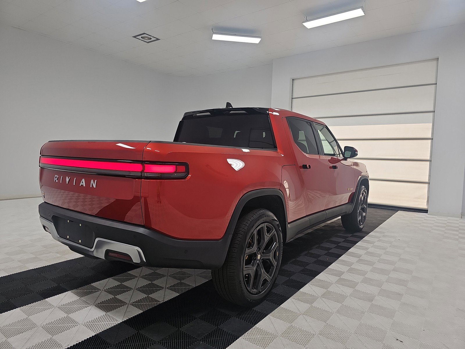 Used 2023 Rivian R1T Adventure image 5