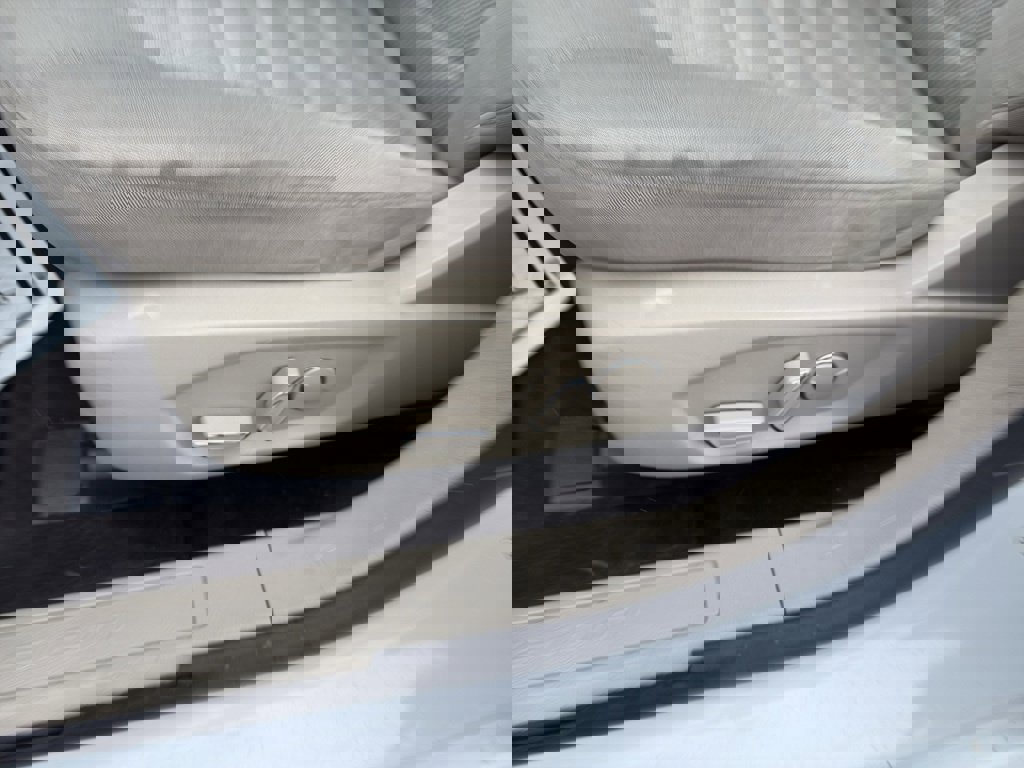 Used 2019 Ford Fusion SE image 15