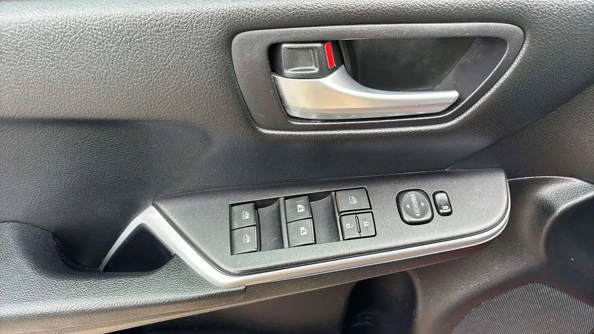 Used 2015 Toyota Camry SE image 10