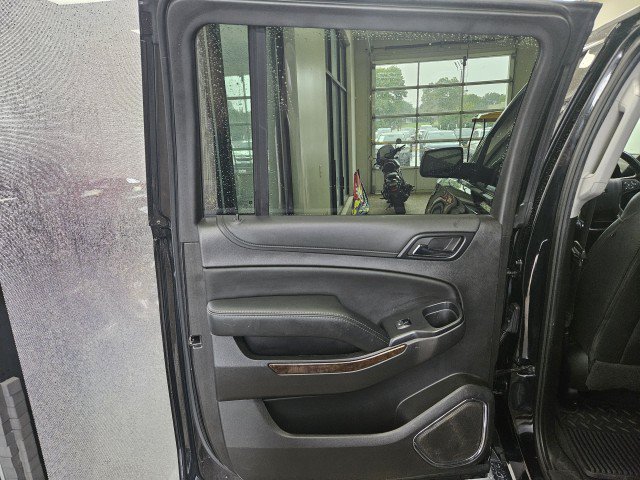 Used 2019 Chevrolet Suburban LT w/ LT Signature Package AWD/4WD image 18