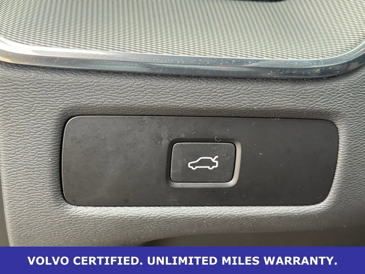 Certified 2024 Volvo XC60 B5 Ultimate w/ Protection Package Premier image 19