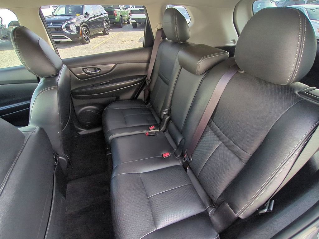 Certified 2020 Nissan Rogue SV image 14