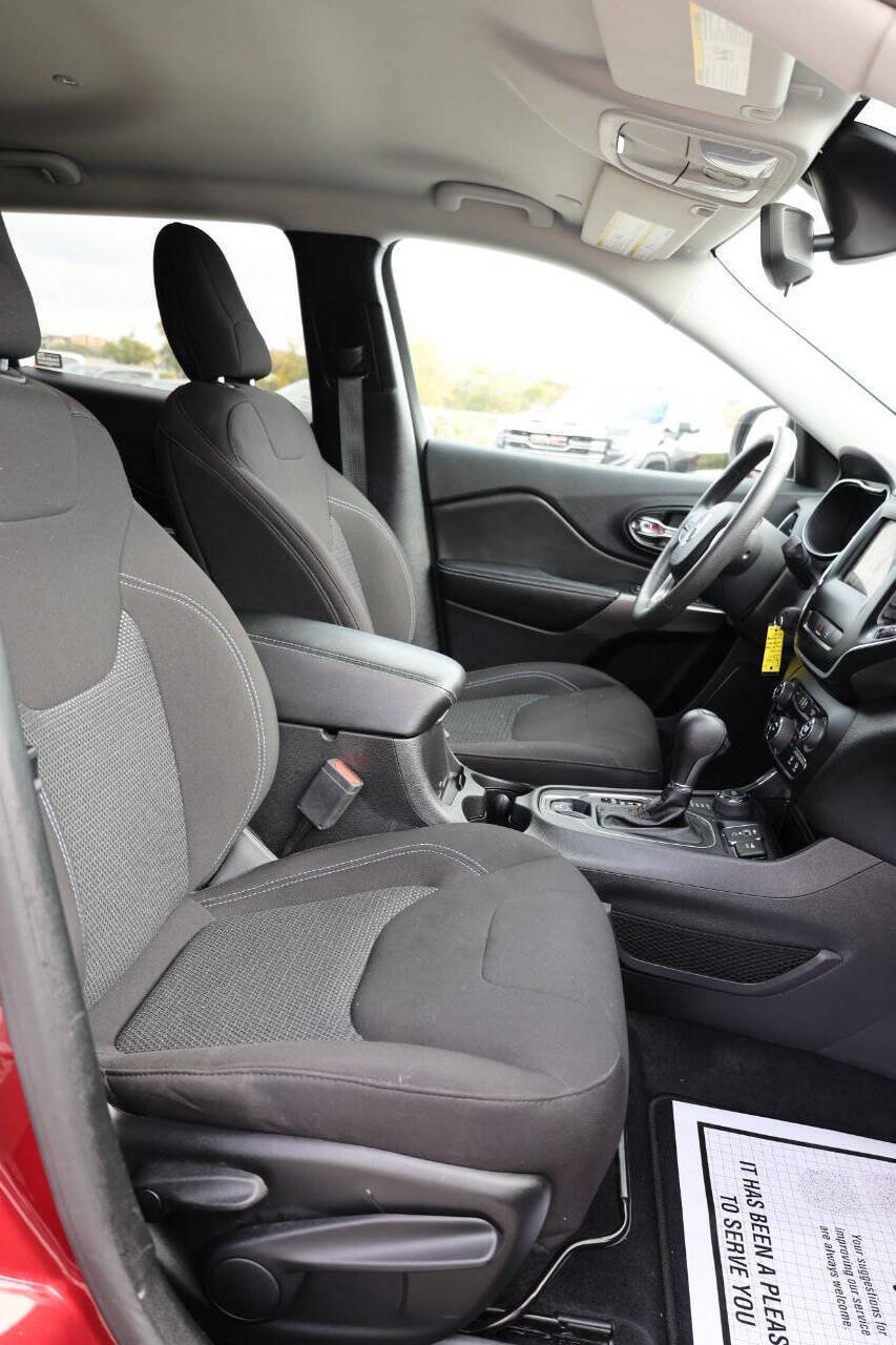 Used 2021 Jeep Cherokee Latitude image 14