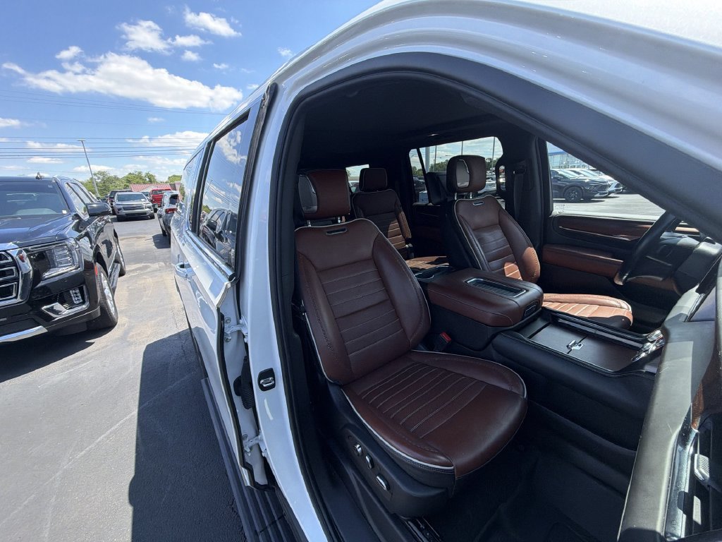 Used 2023 GMC Yukon XL Denali Ultimate AWD/4WD image 33