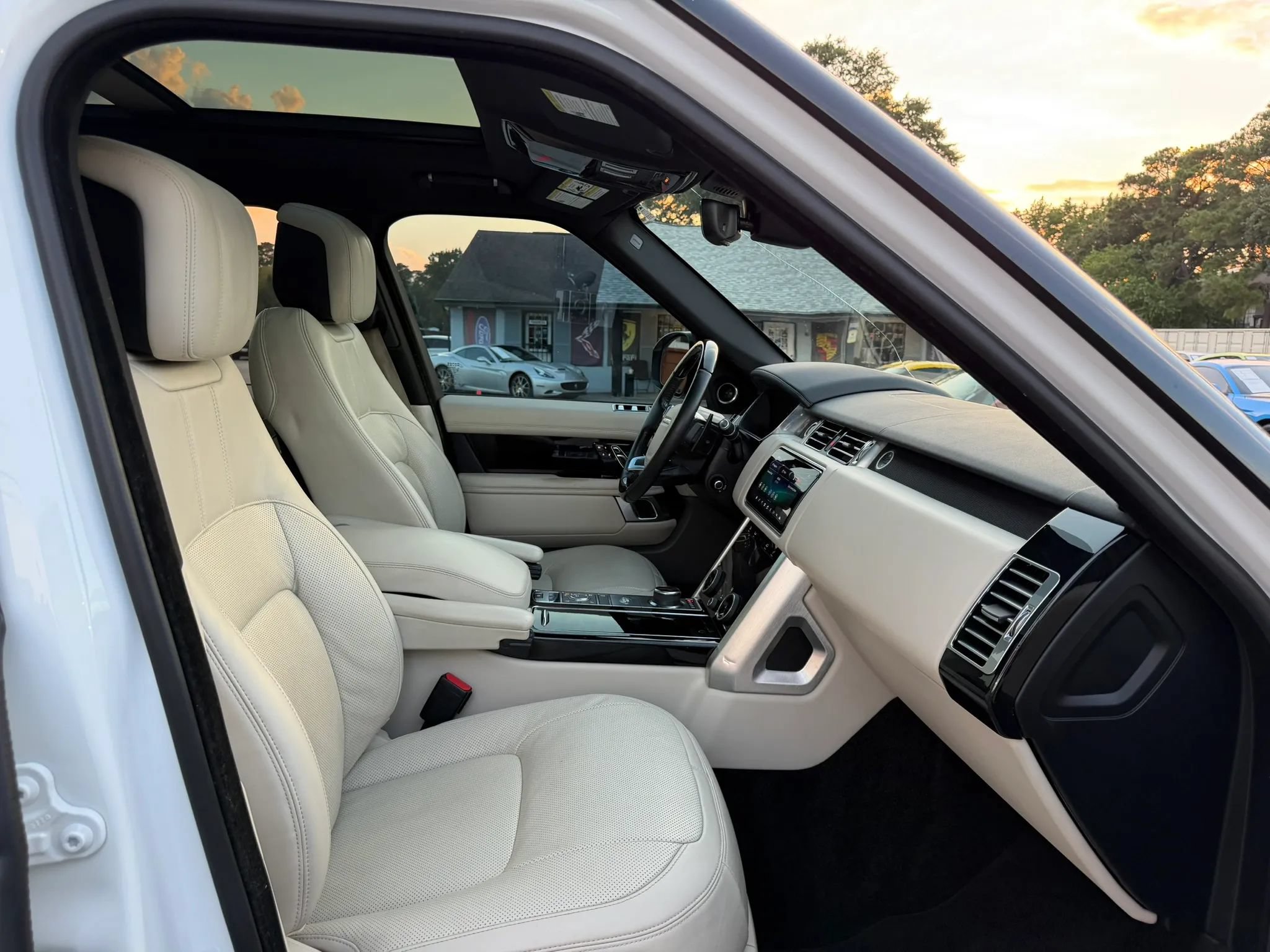 Used 2021 Land Rover Range Rover P525 Westminster Edition AWD/4WD image 17